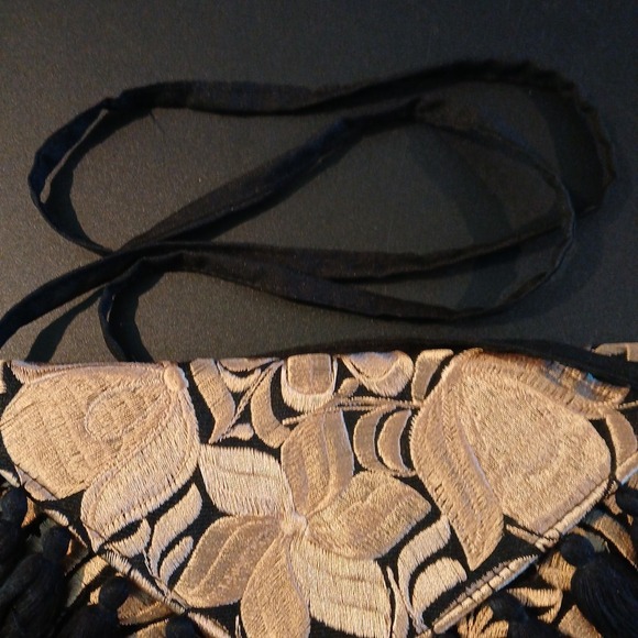 Black and Gold Envelope Clutch Purse Bag with Black‎ Cotton Tassels NWOT! - Picture 3 of 7